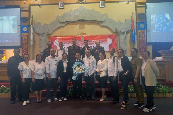 Teliti Perlindungan Hukum Jurnalisme Warga, Dosen FBS UPMI Bali Raih Gelar Doktor Hukum