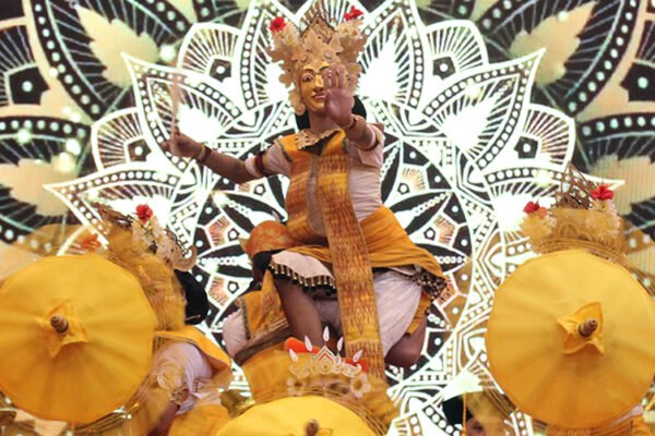 Tari “Pratima”, Juara Nasional Tampil Memukau di Wisuda UPMI Bali