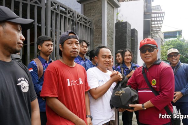 UPMI Bali Salurkan Bansos untuk Warga Terdampak Banjir