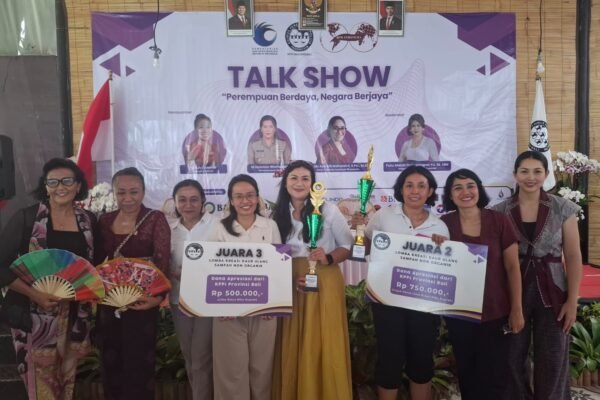 IBT UPMI Bali Juara III Lomba Kreasi Daur Ulang Sampah Non Organik